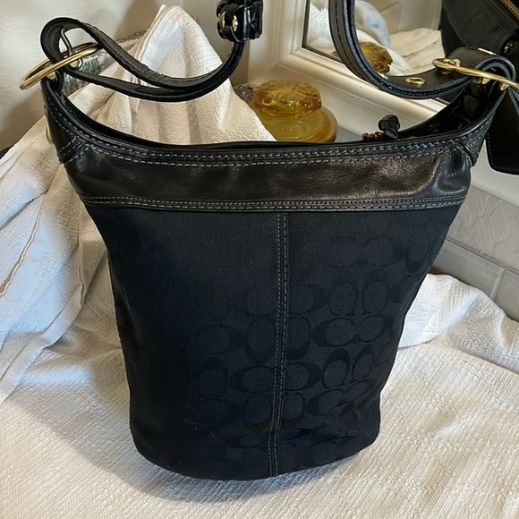 COACH -Bleeker signature C bucket tote- 11437- EUC - Picture 2 of 11